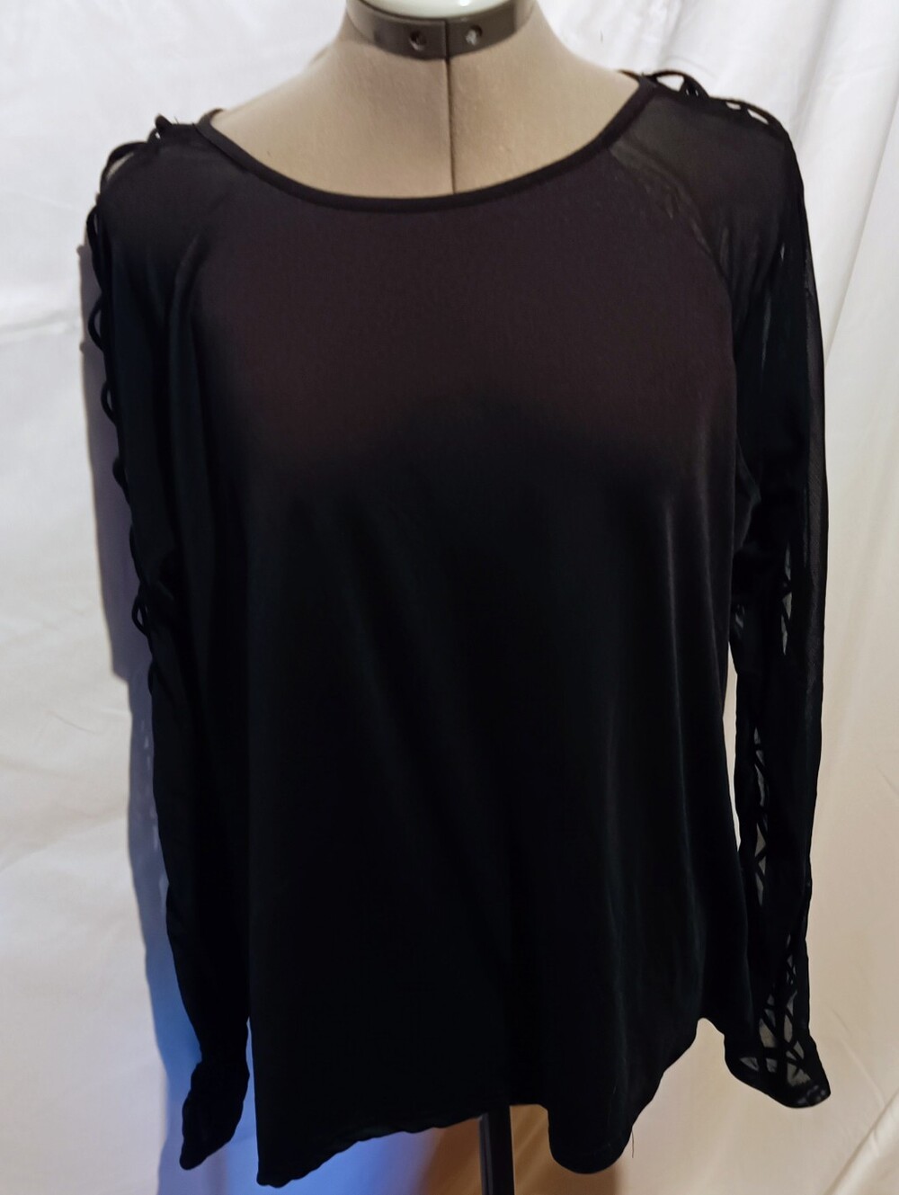 🥬Forever 21 Plus Size Black Lattice Sleeve Top With Mesh On The Sleeve– Size 3X - Picture 2 of 13